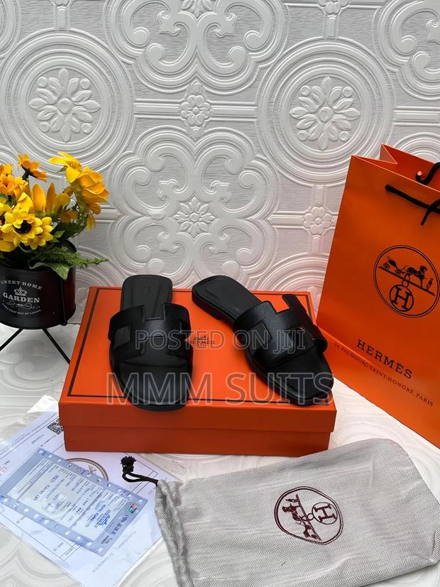 Quality Ladies Hermes Slippers Fresh in Box · Photo 3