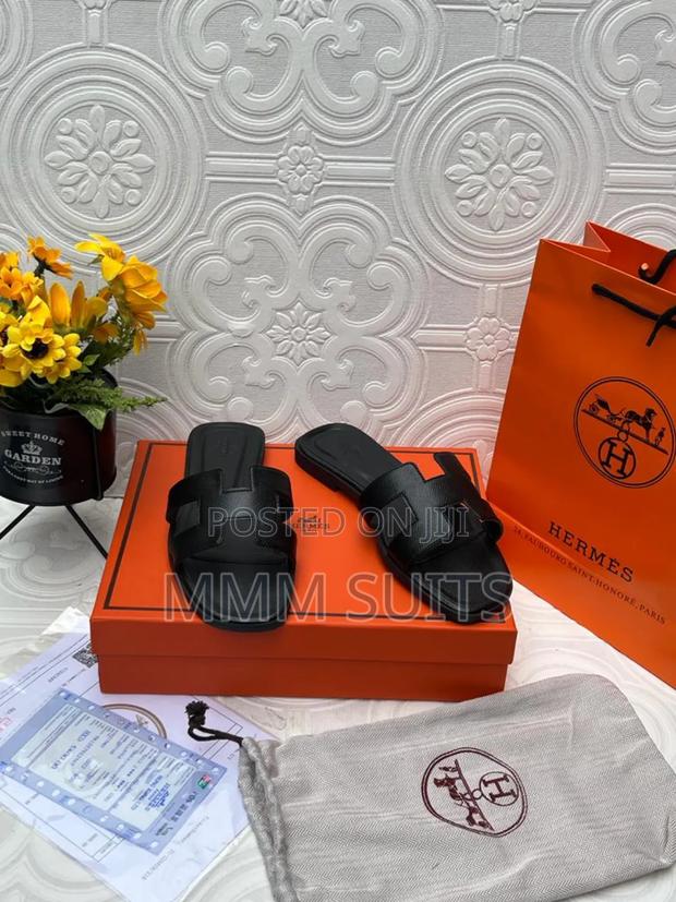 Quality Ladies Hermes Slippers Fresh in Box · Photo 4