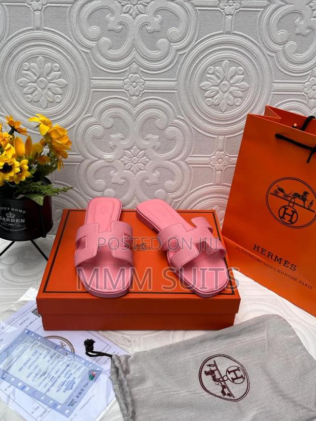 Quality Ladies Hermes Slippers Fresh in Box · Photo 3