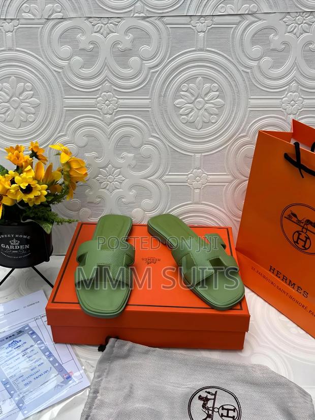 Quality Ladies Hermes Slippers Fresh In Box · Photo 3