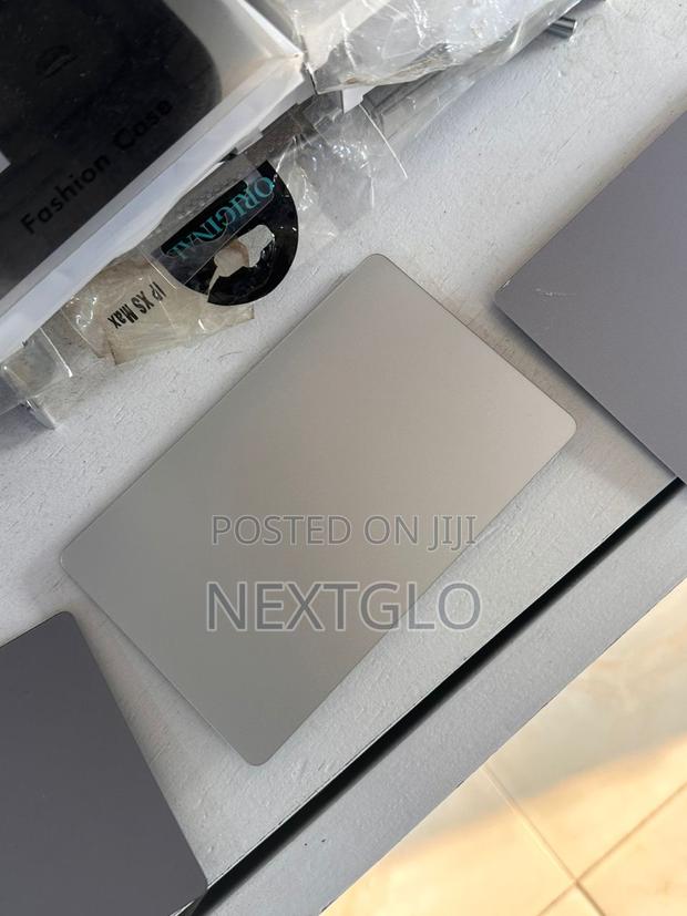 Macbook Trackpad · Photo 4