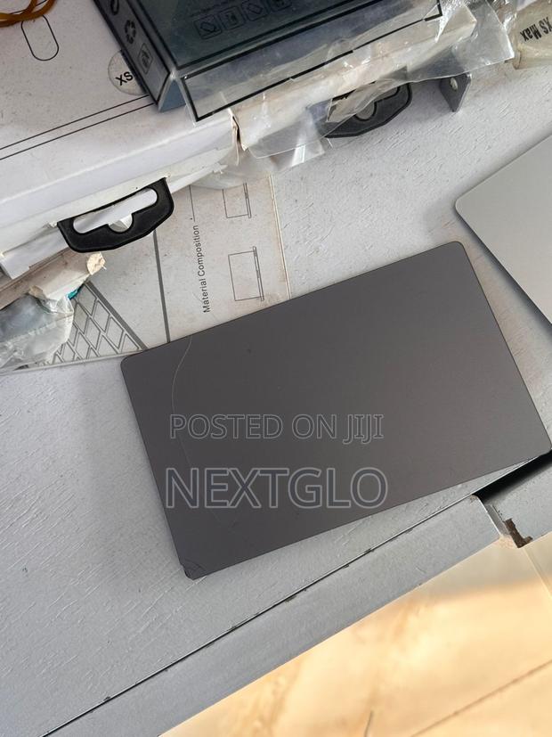 Macbook Trackpad · Photo 3
