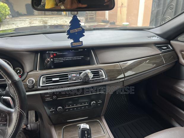 BMW 7 Series 750Li 4dr Sedan (4.4L 8cyl Turbo 8A) 2015 Blue