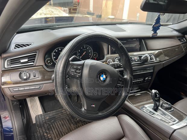 BMW 7 Series 750Li 4dr Sedan (4.4L 8cyl Turbo 8A) 2015 Blue