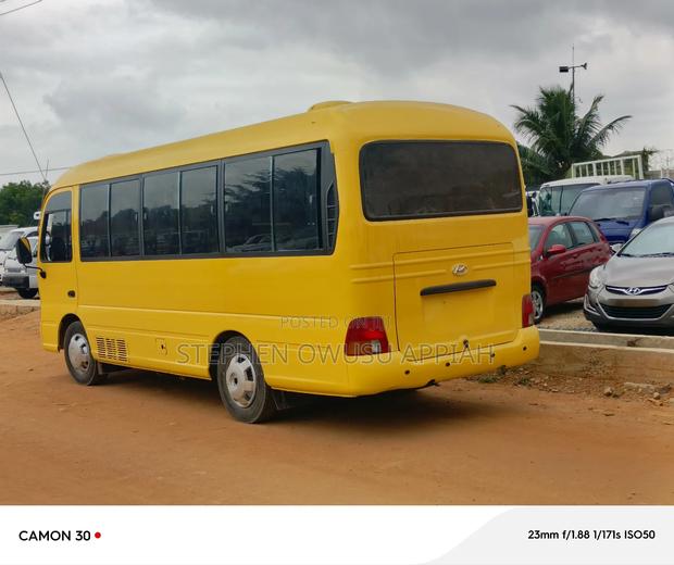 Hyundai County 2012 Yellow