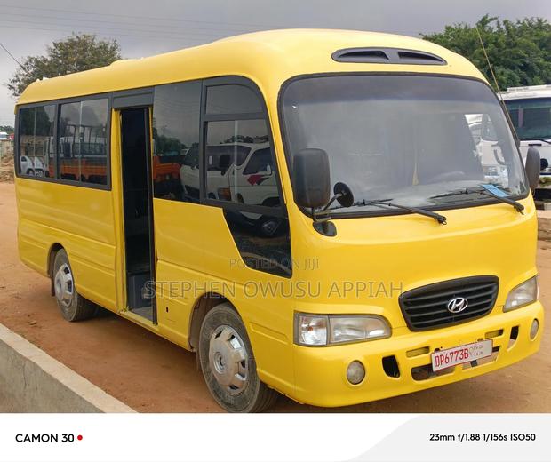Hyundai County 2012 Yellow photo 3