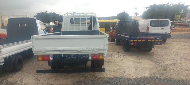 Hyundia Mighty Two Bouble Cube Truck photo 5
