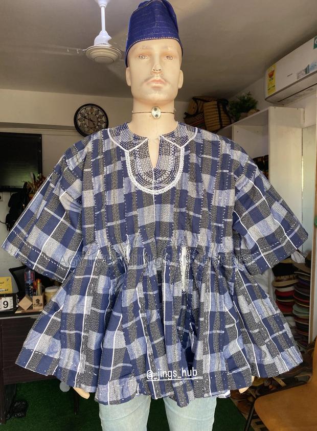 Mens Smock · Photo 3