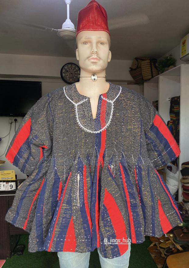 Mens Smock · Photo 3