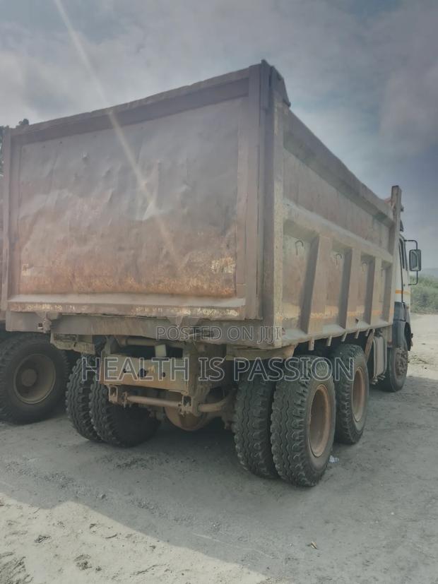 Used Tipper Trucks for Sale, Machines in Good Condition.