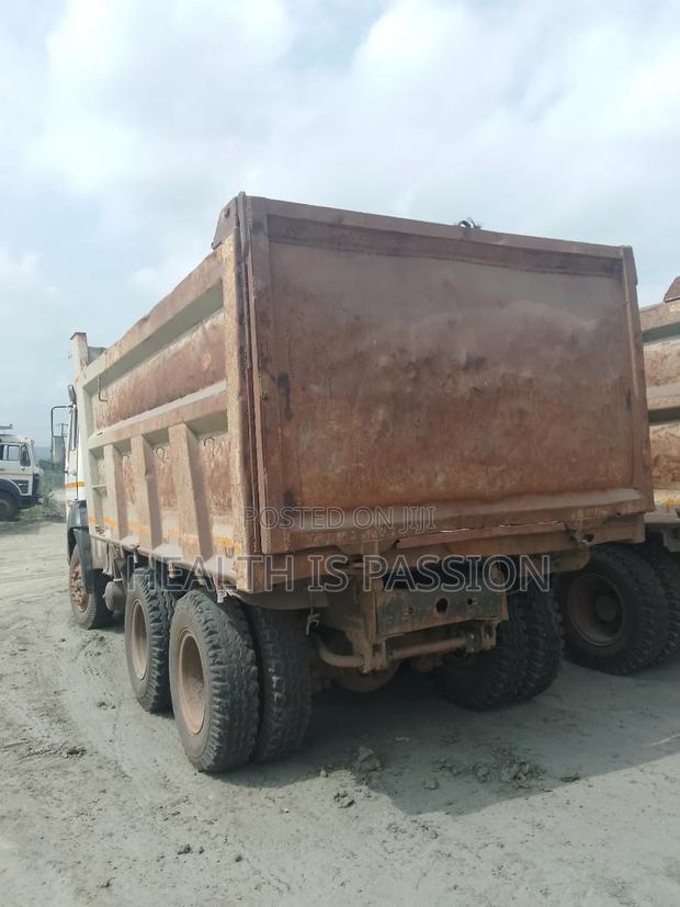 Used Tipper Trucks for Sale, Machines in Good Condition. photo 2