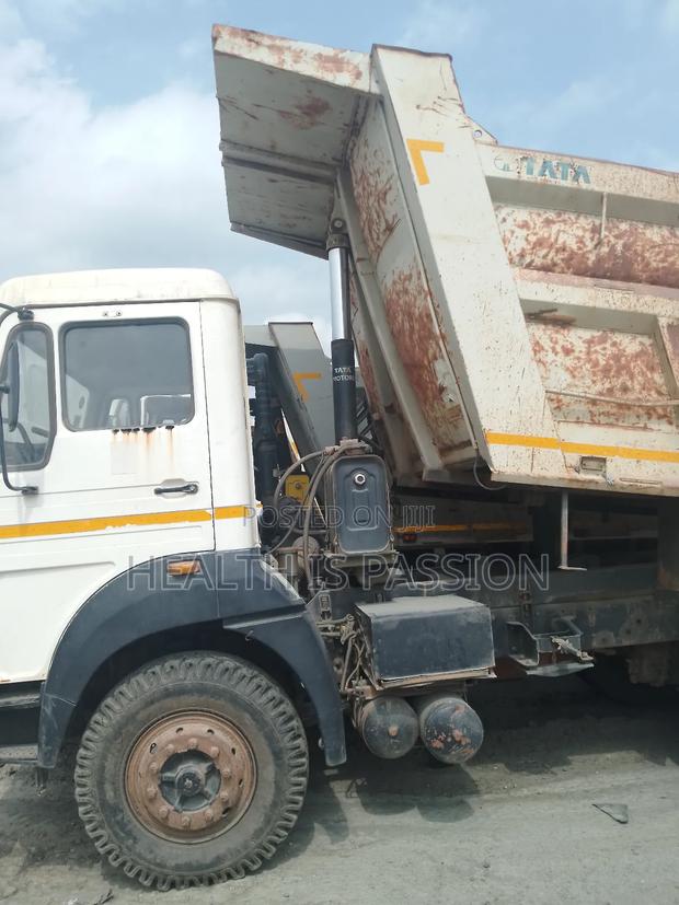 Used Tipper Trucks for Sale, Machines in Good Condition. photo 4