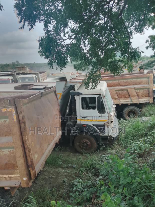 Used Tipper Trucks for Sale, Machines in Good Condition. photo 5