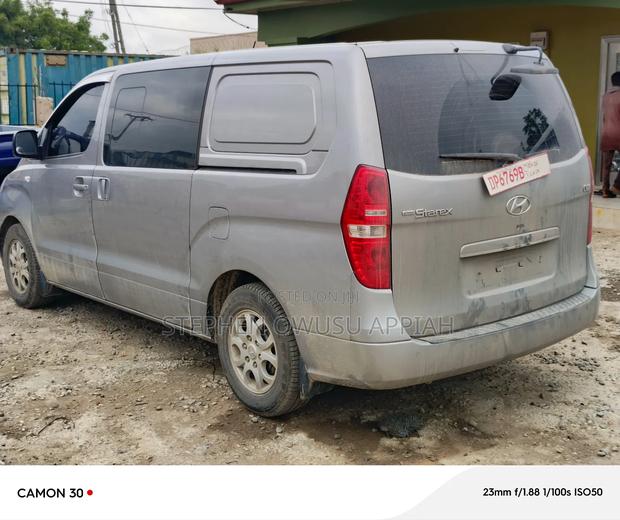 Hyundai Starex 2012 Silver
