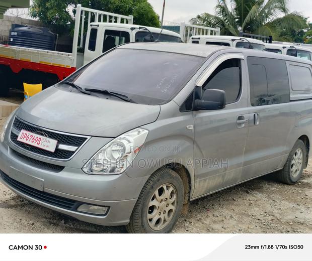 Hyundai Starex 2012 Silver photo 4