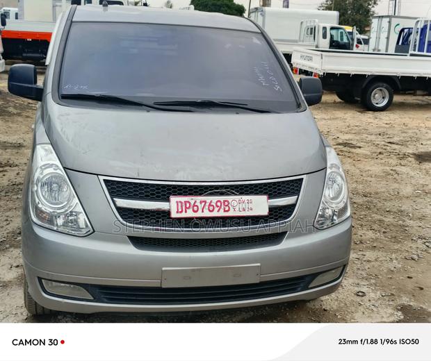 Hyundai Starex 2012 Silver photo 5
