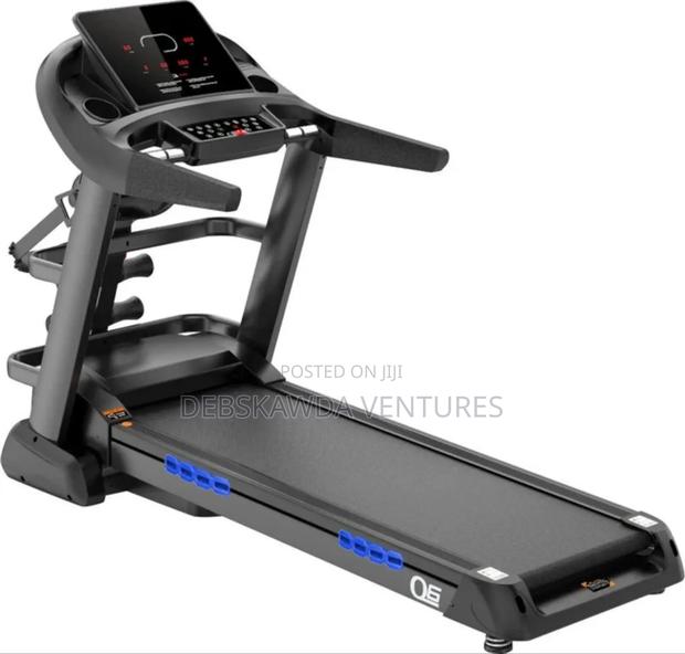 Q6 Treadmill Commercial With Massager · Photo 3