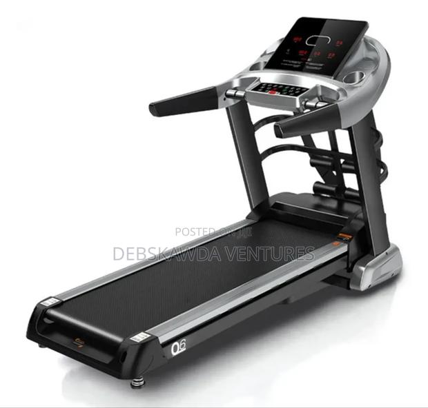 Q6 Treadmill Commercial With Massager · Photo 4