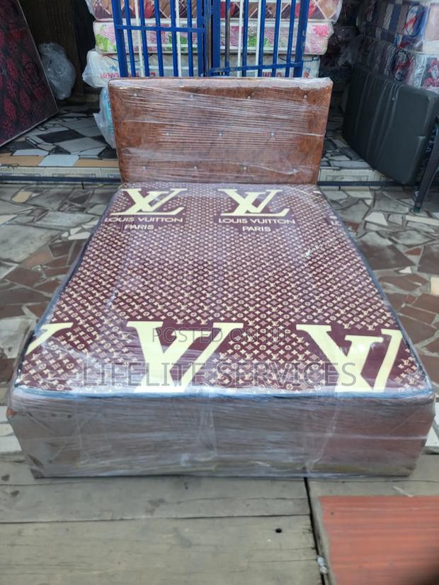 Affordable Large Size Inbult Bed With Mattress