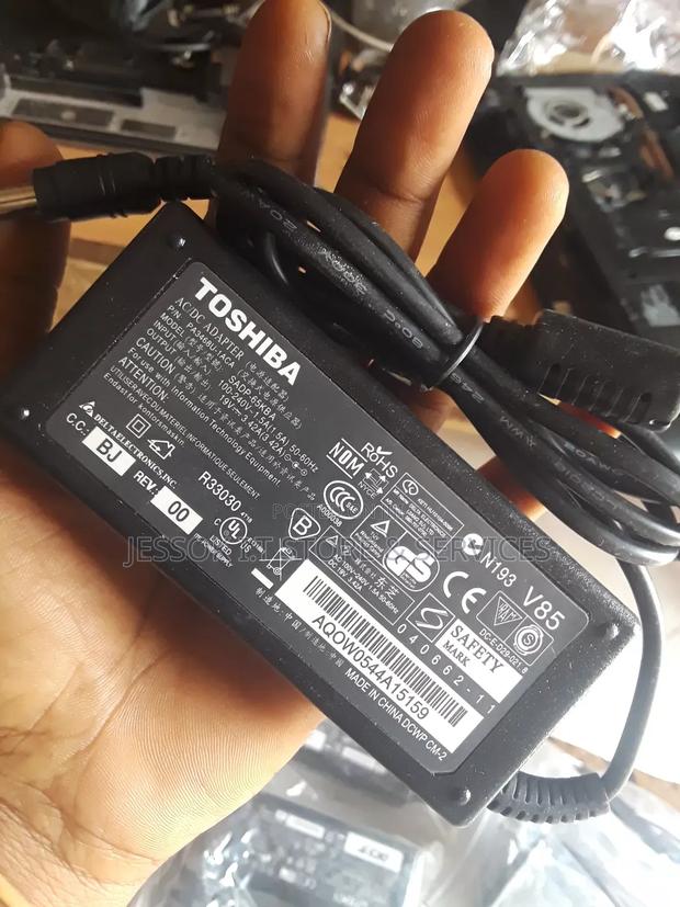 Toshiba Laptop Charger 19 Volts 3.42A New Wholesale/Retail · Photo 4