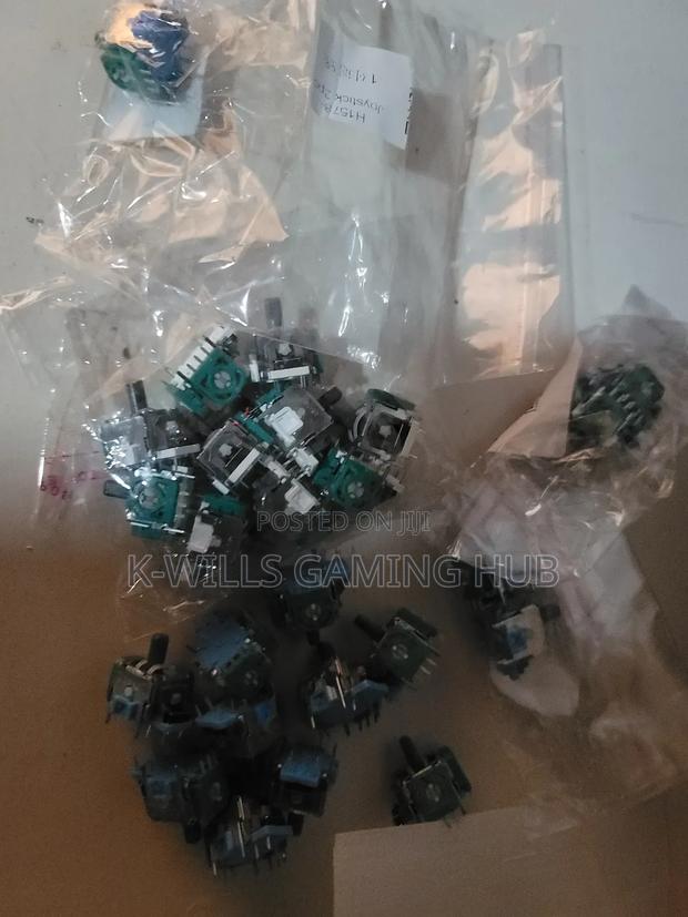PS4 PS5/ Xbox One/Series Analogs Stick Replacement · Photo 4
