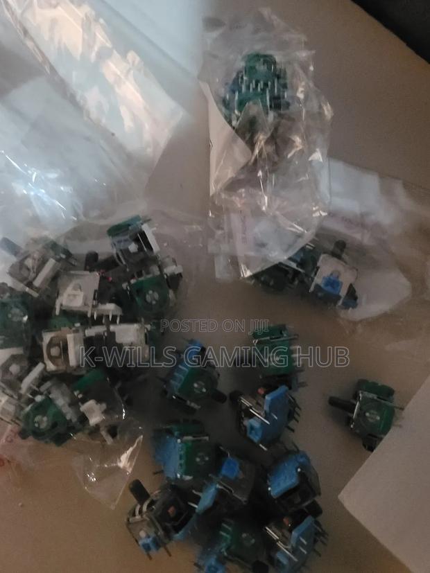 PS4 PS5/ Xbox One/Series Analogs Stick Replacement · Photo 3