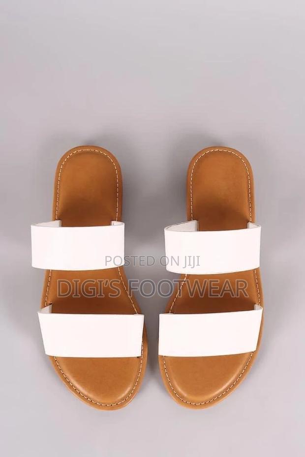 White Parallel Slippers · Photo 4