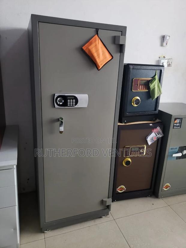 Fireproof Safe · Photo 2