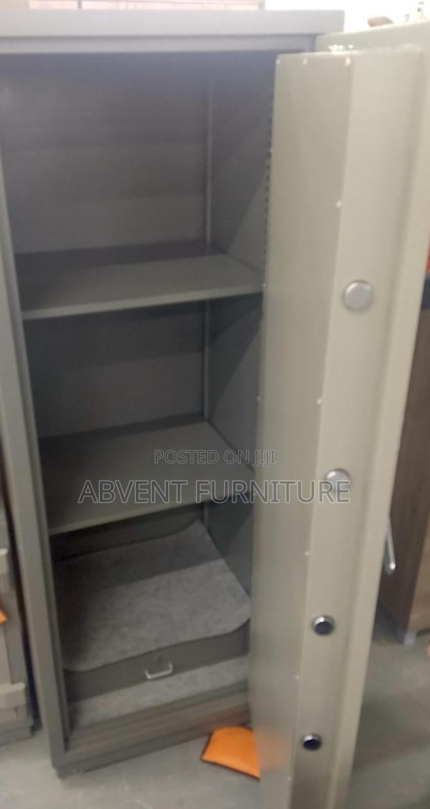 Heavy Fireproof Money Safe · Photo 2