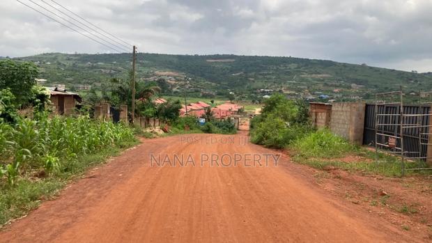 Thirty Acres of Land for Sale Located at Oyibi Bawaleshie · Photo 1