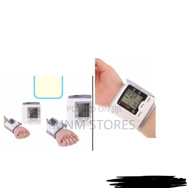 Wrist Watch Blood Pressure Monitor · Photo 2