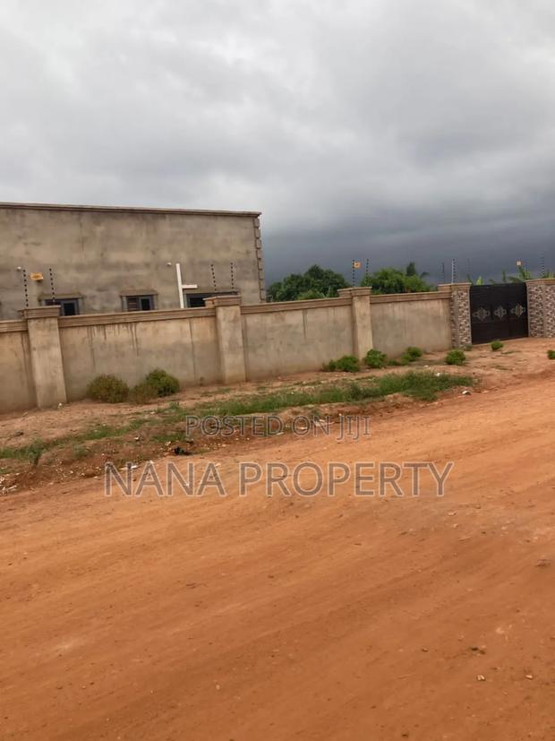 Twenty Acres of Land for Sale Located at Oyibi Bawaleshi · Photo 4