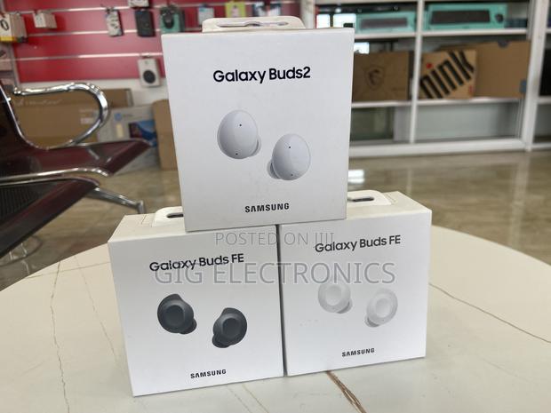 Samsung Galaxy Buds Fe True Wireless Bluetooth Earbuds · Photo 2