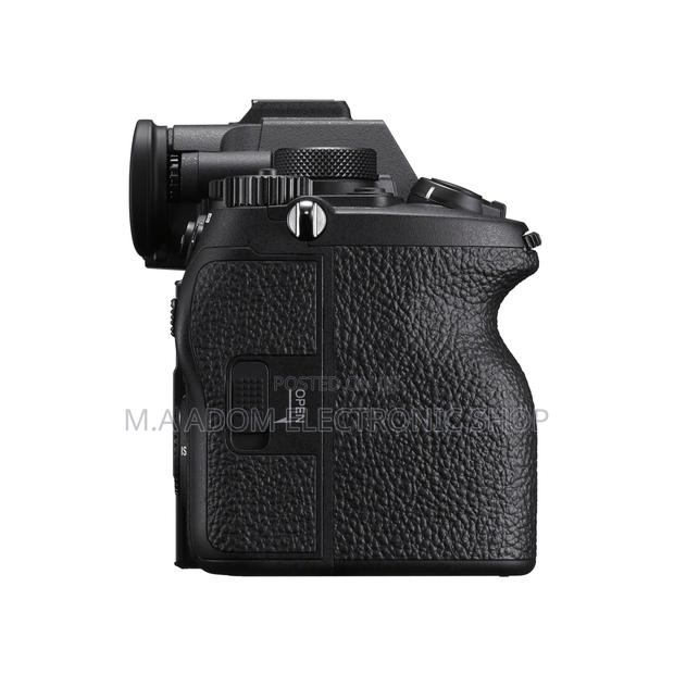 Sony Alpha 7R v Full Frame Mirrorless Camera · Photo 4