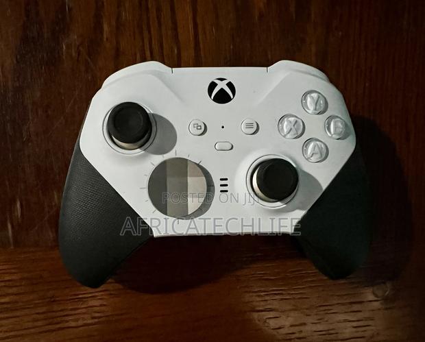 Microsoft Xbox Elite Core 2 Controller Series 2 · Photo 2