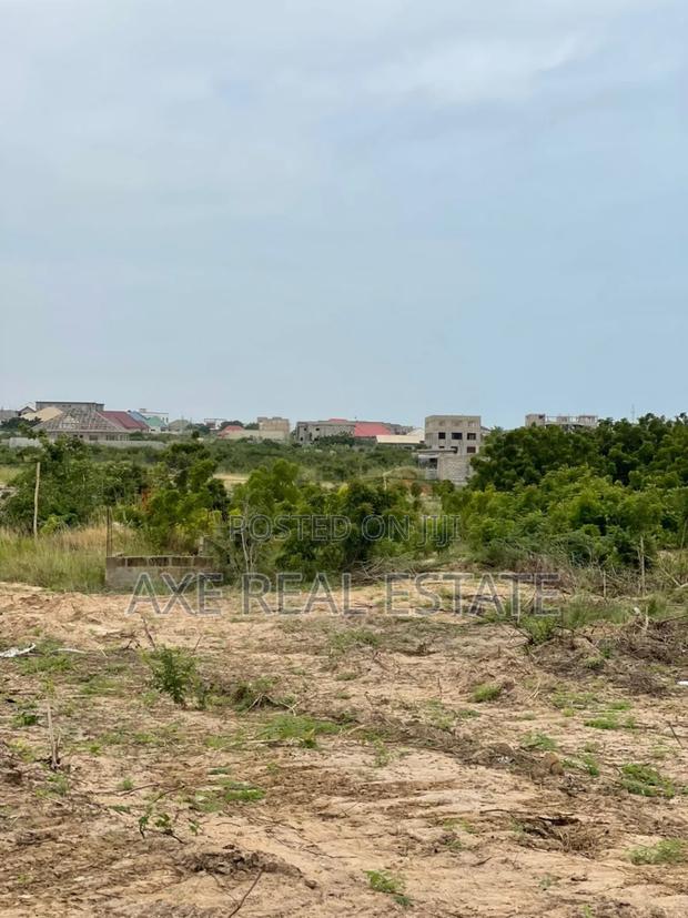 Tema Community 25 Authentic Lands Selling. · Photo 4