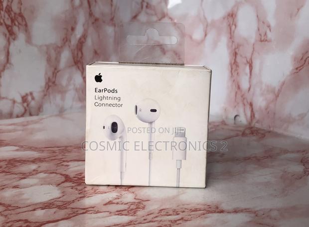 Apple Earpods Headphones With Lightning Connector. · Photo 2