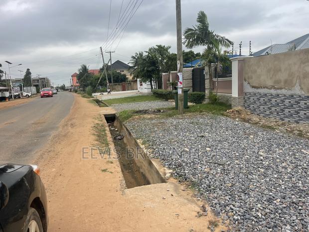 One Plot of Land for Sale by the Roadside at Litelroses · Photo 3