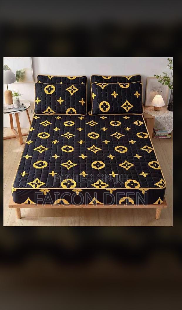 Stain Resistant Quality King Size Mattress Covers · Photo 1