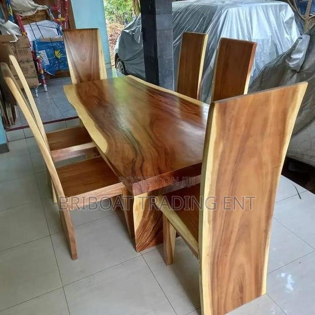 Dining Table · Photo 2