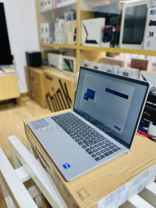 New Laptop Dell Inspiron 15 3000 8GB Intel Core I7 SSD 512GB · Photo 4