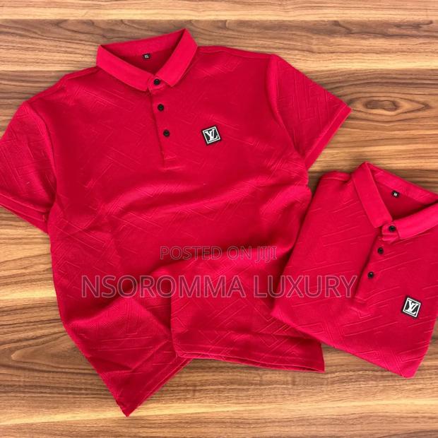 Official Club T for Men · Photo 4