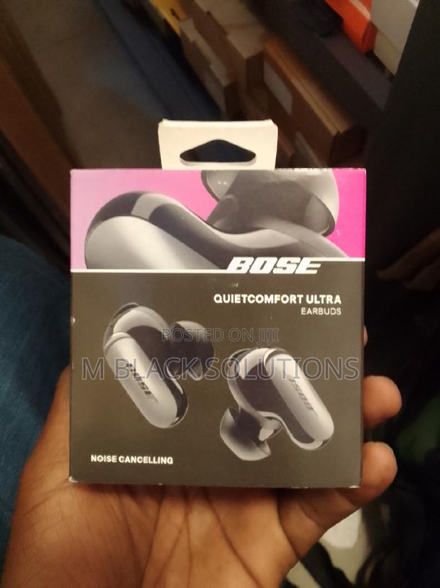 Bose Quite Comfort Ultra Earbuds · Photo 2