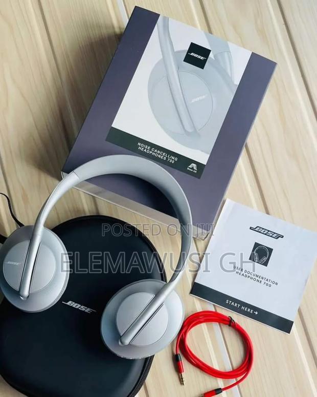 Bose 700 Wireless Headphone With Case ( Noise Cancelation · Photo 2