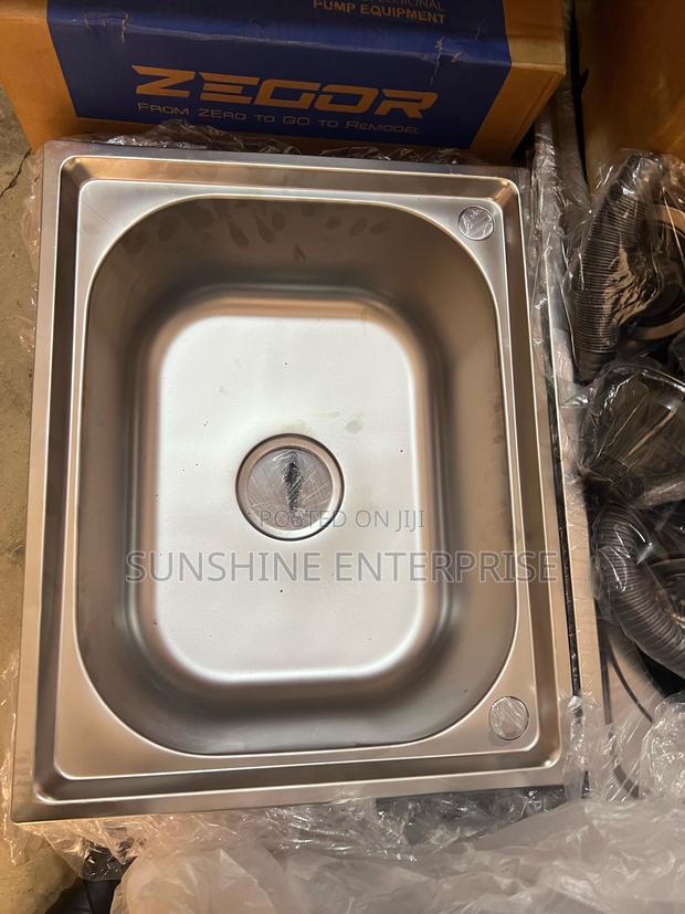 Armless Sink · Photo 4