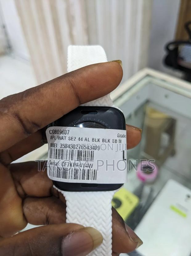 Apple Series Watch SE 2 44mm · Photo 1