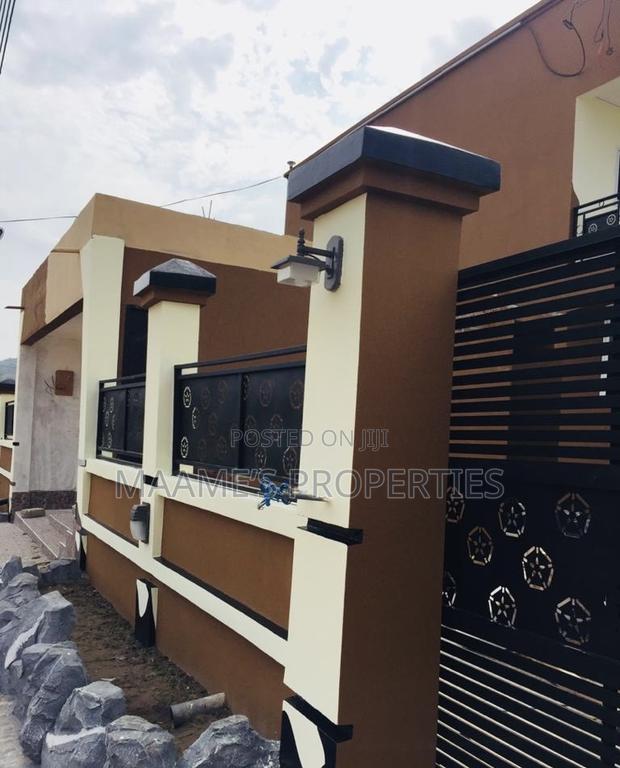 8bdrm Apartment in Oyarifa for sale · Photo 3