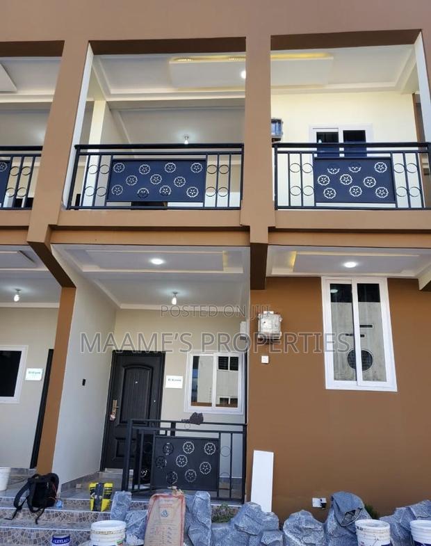 8bdrm Apartment in Oyarifa for sale · Photo 2
