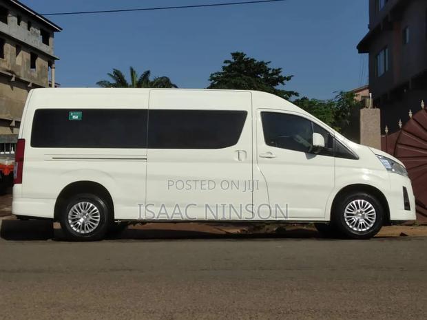 Bus 14 Seater Hire