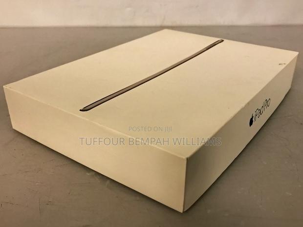 New Apple iPad 9.7 64 GB photo 2